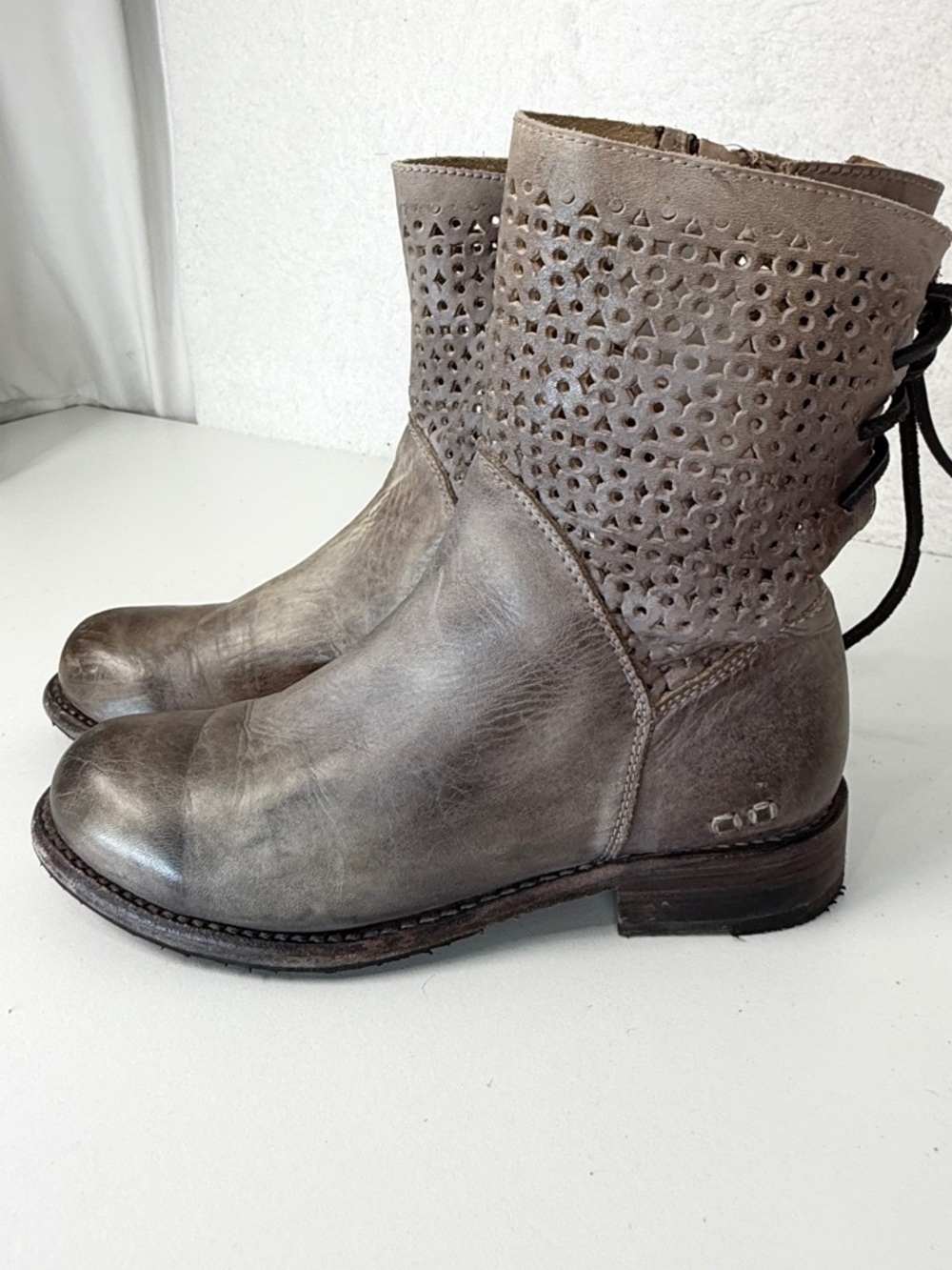 Bed Stu Leather Ankle Boots Size 7 Gray Distressed Perforated Lace up in back - Picture 7 of 15